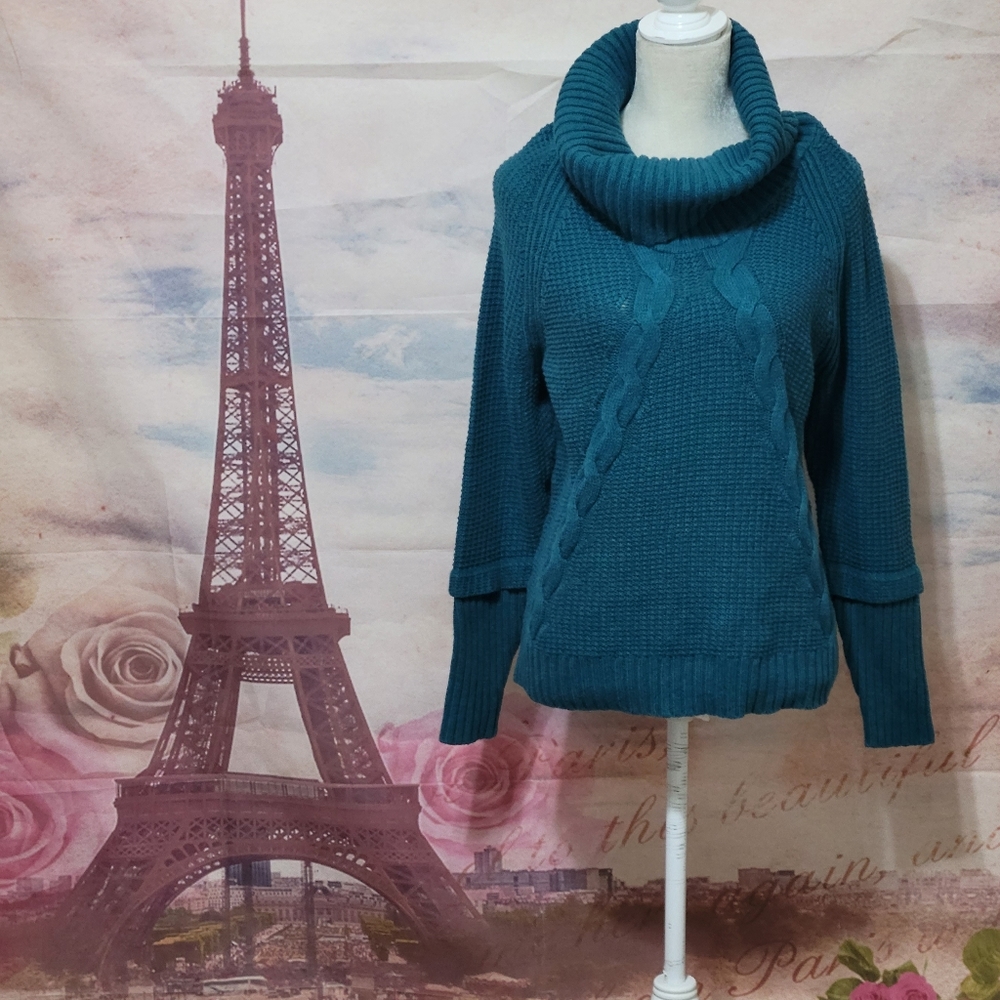 ⭐️ Leo & Nicole cowl neck knitted sweater